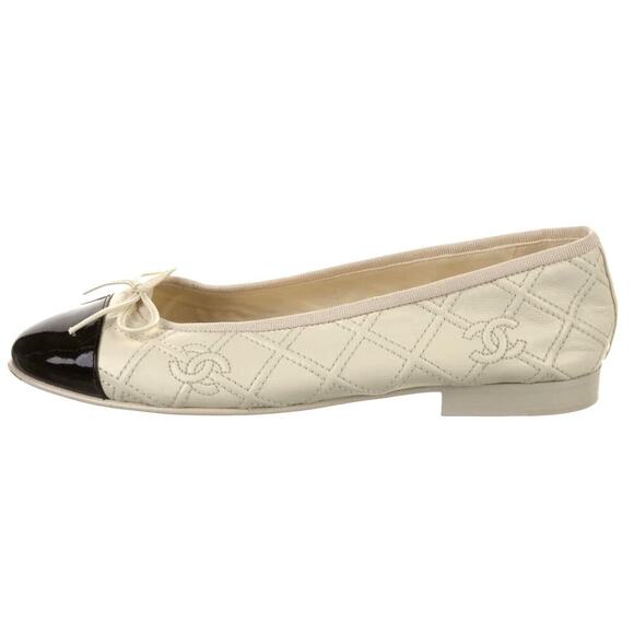 Chanel Off-White Black Toe Ballet Flat - Picture 9 of 9